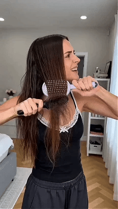 🌸 No More Painful Detangling — Smooth, Frizz-Free Hair in One Brush ✨